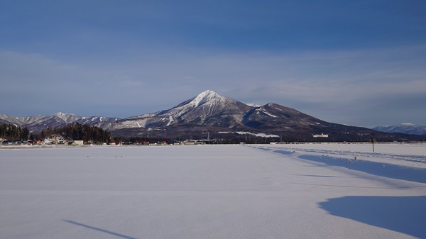 猪苗代から見た磐梯山